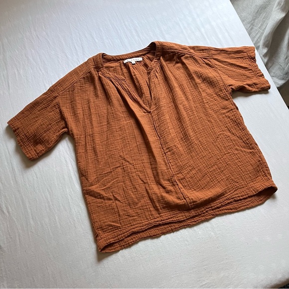 XiRENA Tops Xirena Rust Orange Gauze Short Sleeve Shirt Blouse